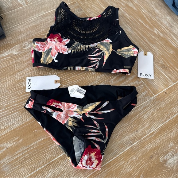 Roxy Black Floral Crochet-Trim Bikini Set Small NWT - Picture 2 of 8